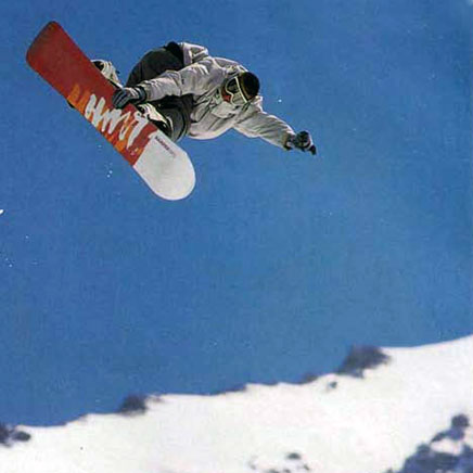 quarter pipe - backside air - col du lautaret (FR) - photo : eric bergeri