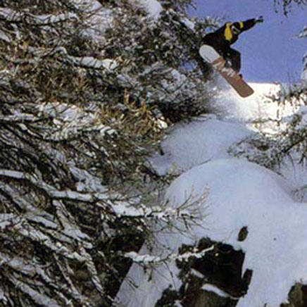 cliff jump - mute tailbone - serre chevalier (FR) - photo : frederic renaud