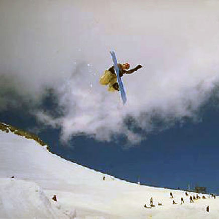 quarter pipe - backside air - tignes (FR) - photo : scott needham